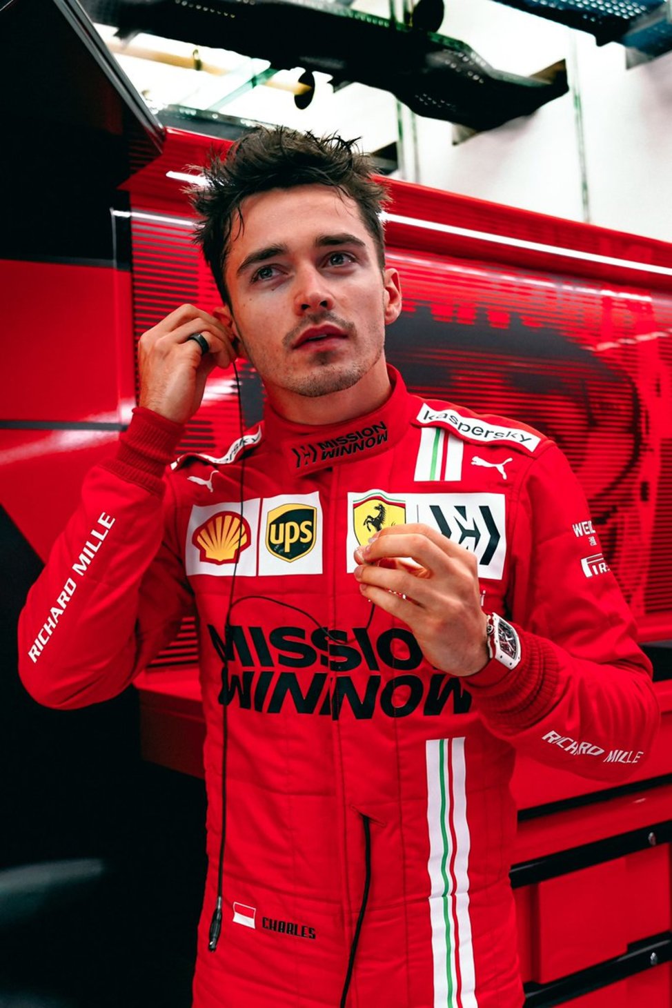 集实力与颜值于一身 F1男神跨界当模特
